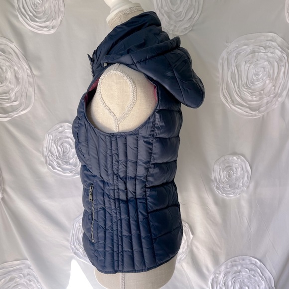 G. H. Bass & Co. down packable puffer navy blue vest with detachable hood, XS - Picture 3 of 12